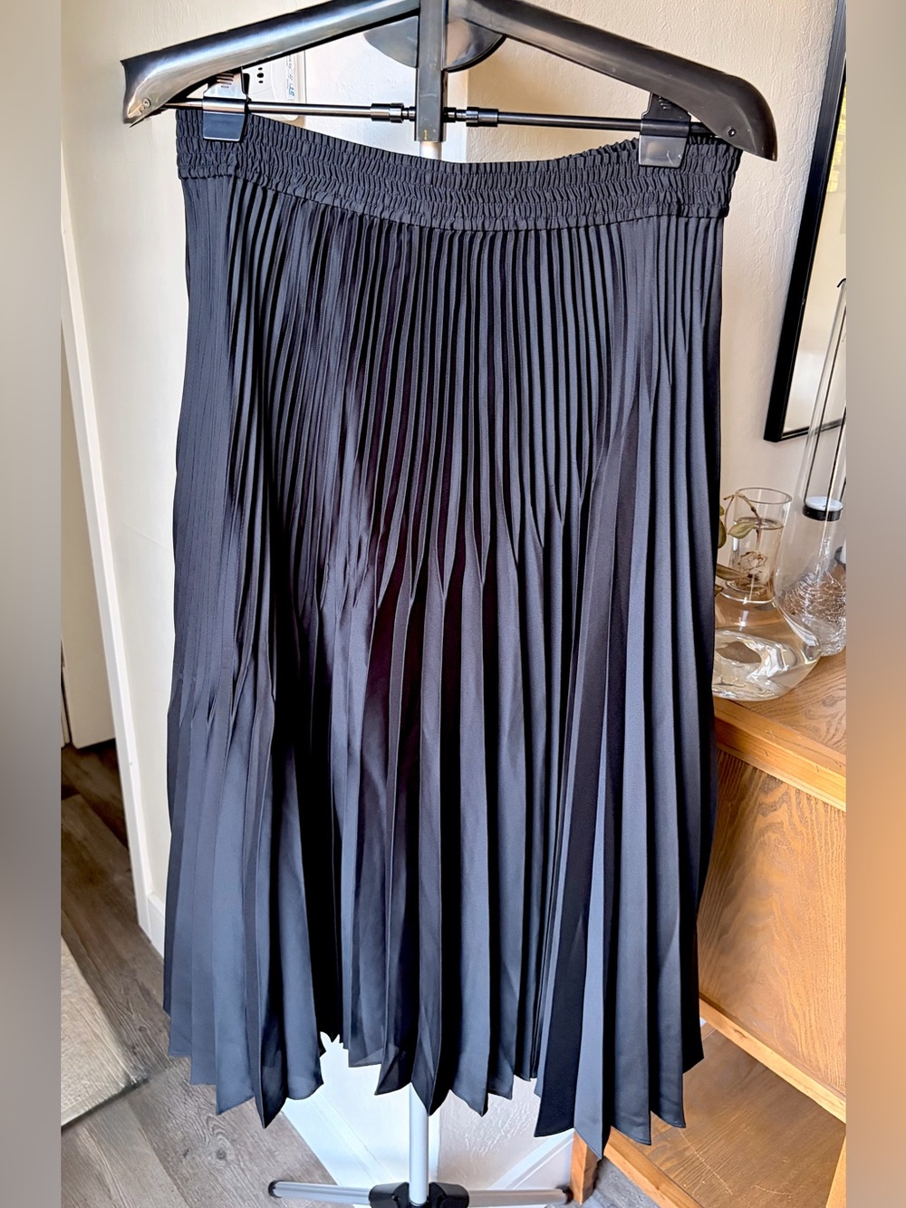 Club Monaco Black Angle Pleated Skirt Size Large NWT